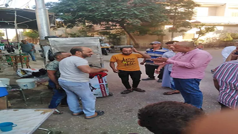 فيديو يثير الجدل بسوهاج.. تفاصيل اشتباك في حملة إزالة إشغالا