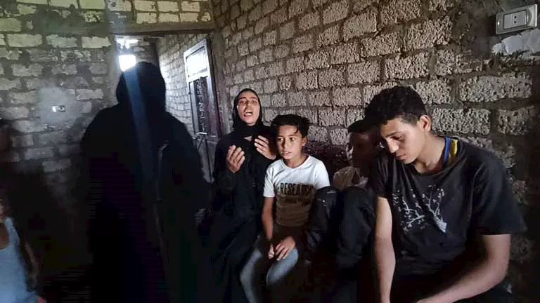 خلاف على الأجر يتحول إلى مأساة.. تفاصيل مقتل سيدة على يد جار