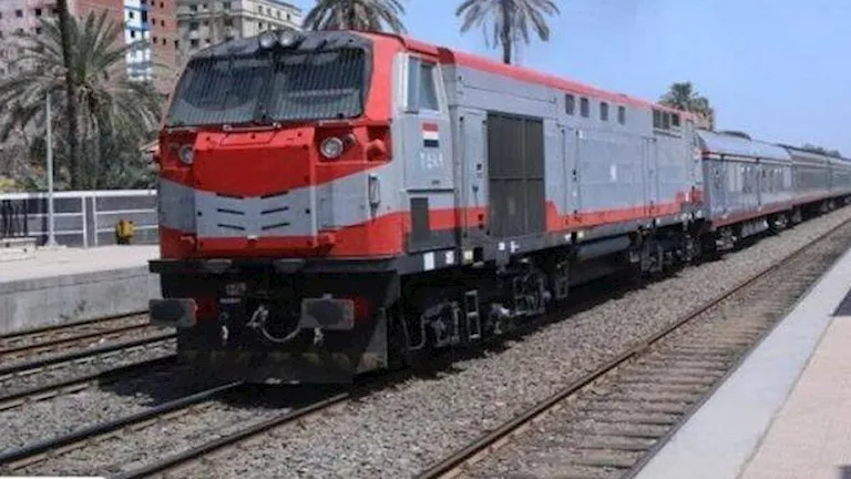 “ركاب بدون عربة”.. قطار يتحرك من أسوان منقوصًا ويتم استكماله