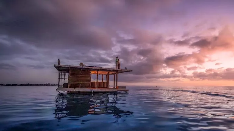 فوق الأشجار وتحت الماء.. 20 صورة لأكثر فنادق غريبة