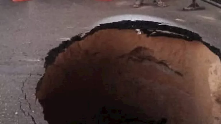 حدث منتصف الليل| هبوط أرضي أسفل كوبري التجنيد.. وخطة تأمين ا