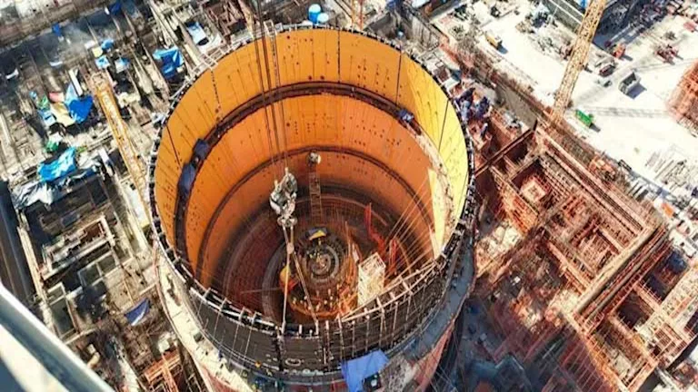 الانتهاء من تركيب المستوى الثالث لوعاء احتواء مفاعل الوحدة ا