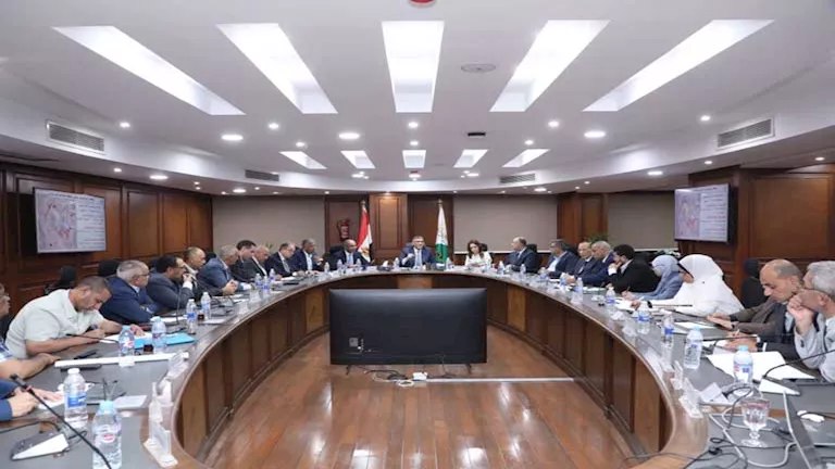محافظ الجيزة يؤكد ضرورة قطعة أرض لإنشاء محطة مياه رئيسية بمن