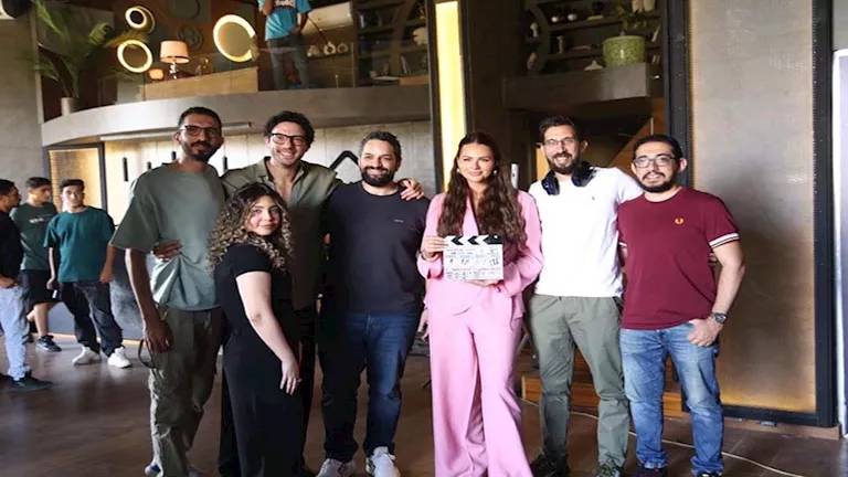 الصور الأولى من حكاية “بتوقيت 28” لـ هنادي مهنا وأحمد جمال