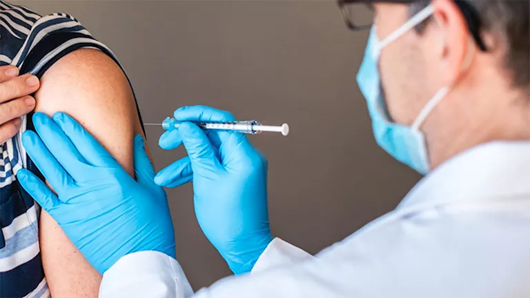 “الصحة العالمية” تدعو لاستخدام لقاح الهربس النطاقي لكبار الس