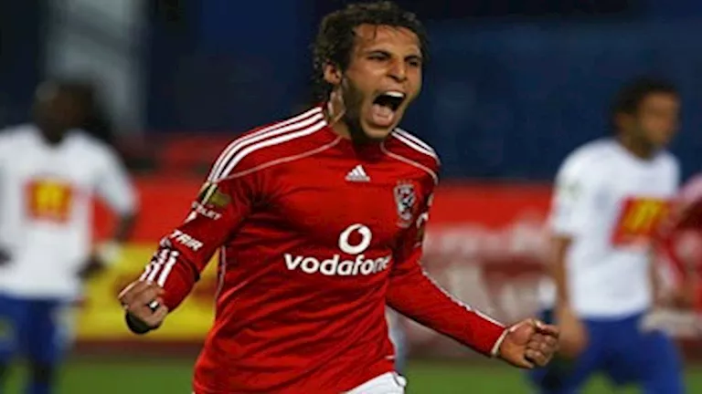 لاعب الأهلي السابق يعلن اعتزاله كرة القدم