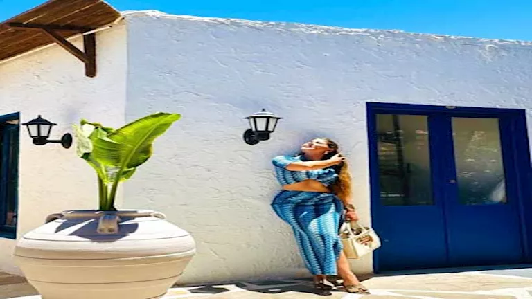 بـ “ملابس البحر”.. أحدث جلسة تصوير “جريئة” لـ ملك قورة تخطف