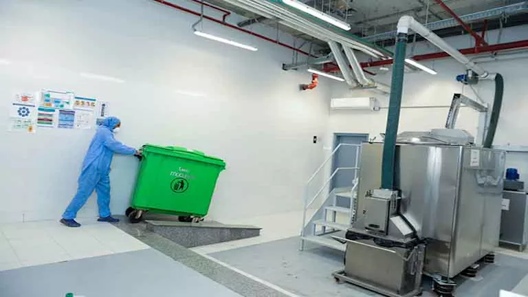 شفاء الأورمان بالأقصر تعتمد مفرمة نفايات طبية حديثة (صور)