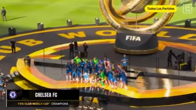 10 صور ترصد موقف غريب لترامب أثناء تتويج تشيلسي بكأس العالم