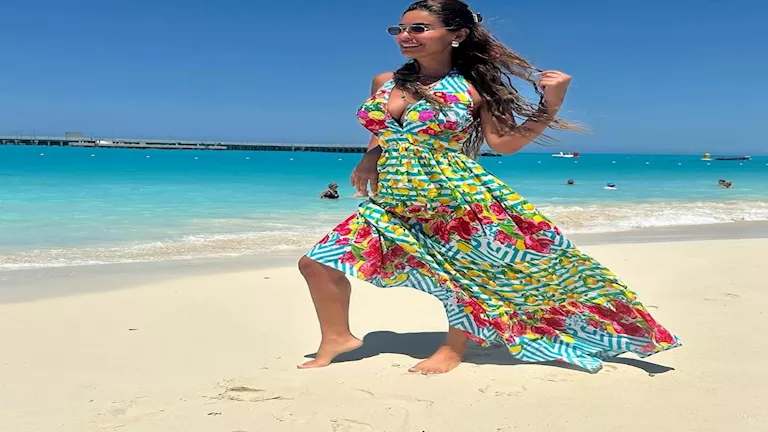 “جميلة الجميلات”.. مي سليم تخطف الأنظار بإطلالة صيفية