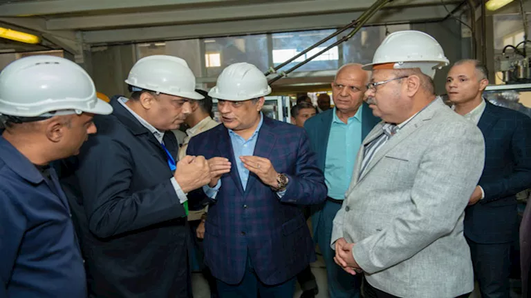 وزير الإنتاج الحربي يتفقد شركة أبي قير للصناعات الهندسية “مصنع 10 الحر