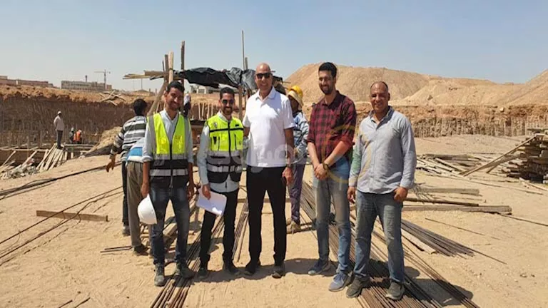 بدء تشييد ملاعب الكرة.. نائب الزمالك يتفقد سير العمل بفرع أكتوبر