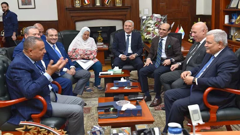 محافظ جنوب سيناء يبحث تطوير البنية التحتية لمياه الشرب والصرف الصحي