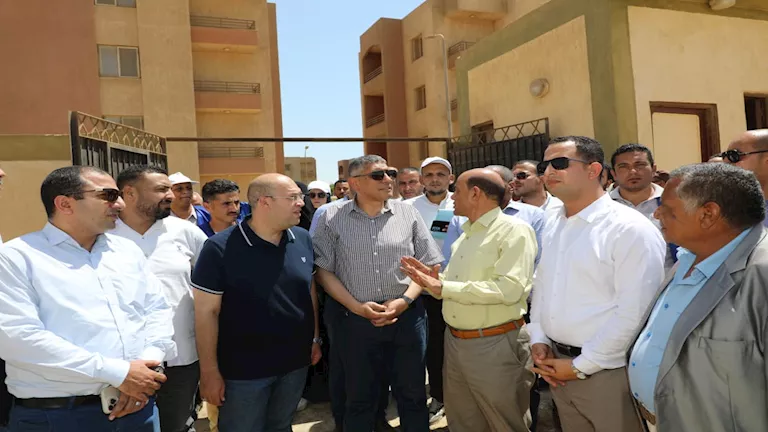 محافظ الجيزة يوجه بسرعة الانتهاء من مشروع إسكان متضرري السيول بالصف