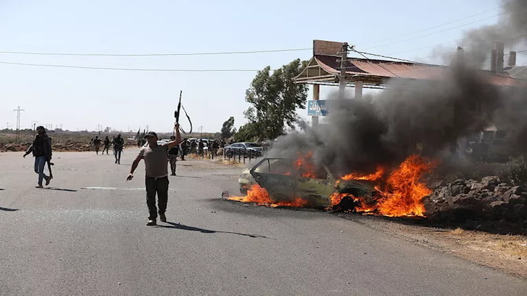هجوم على مقر الأمن الجنائي السوري يشعل اشتباكات في اللاذقية