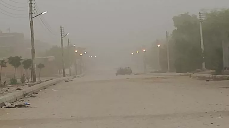 “الرؤية صفر”.. شاهد ماذا فعلت العاصفة الترابية بأسوان -فيديو وصور