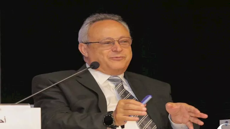 مكتبة الإسكندرية تحتفي بالمفكر المغربي محمد بن عيسى في معرضها الدولي ل