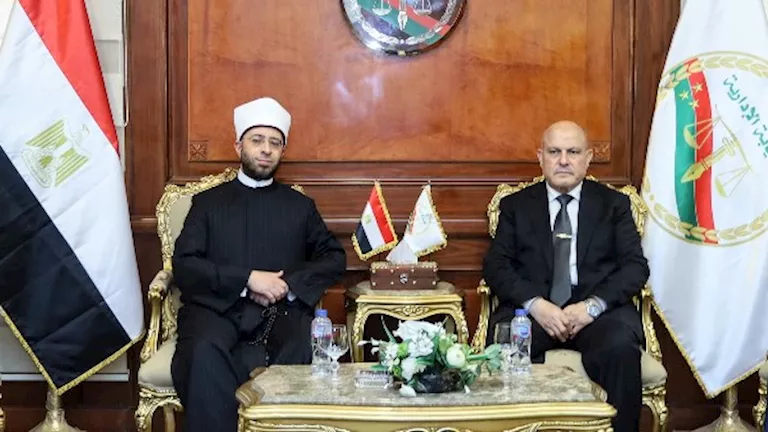 لتهنئته بمنصبه الجديد.. رئيس النيابة الإدارية يستقبل وزير الأوقاف