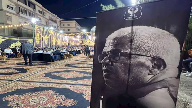 دموع الابن وحزن المحافظ في وداع ميمي عبدالرازق ببورسعيد (فيديو وصور)