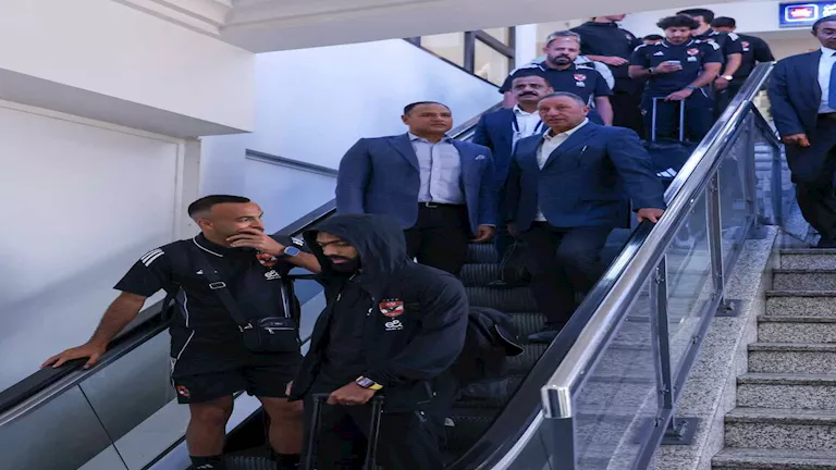 9 صور من وصول بعثة الأهلي إلى تونس