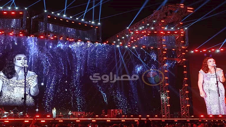 الجمهور يطلب من أنغام “أكتبلك تعهد”.. وتعلق: مال الرجالة بالأغنية