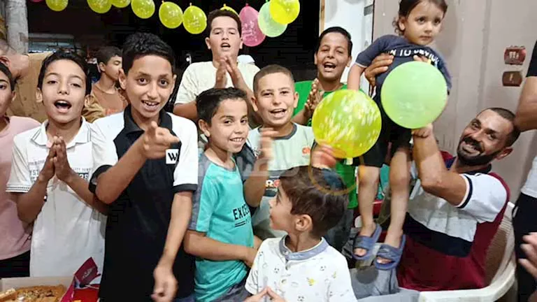 “ممر شرفي وتورتة”.. مشاهد مؤثرة من احتفال قرية “كفتة” بانتقاله لإنبي (