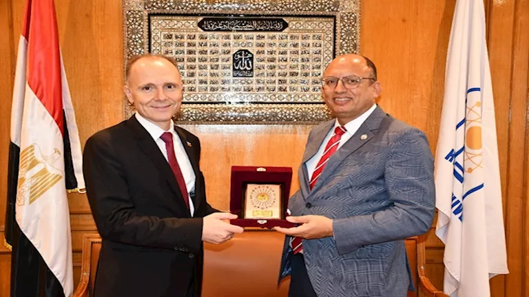 السفير البلغاري يزور جامعة حلوان لبحث التعاون الأكاديمي والتبادل الثقا