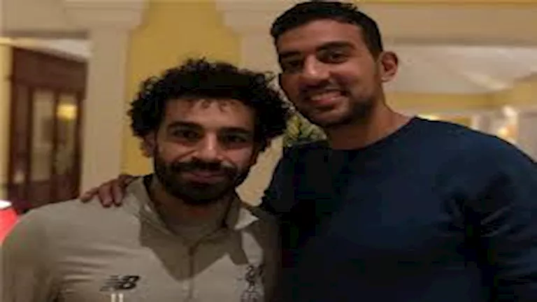 لقطة طريفة.. كوكا يسخر من محمد صلاح بعد الفوز عليه.. ما القصة؟
