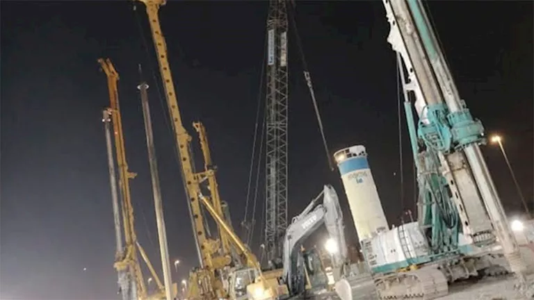 البترول تتلقى بلاغًا بوقوع حادث إنقلاب للبارج البحري بمنطقة جبل الزيت