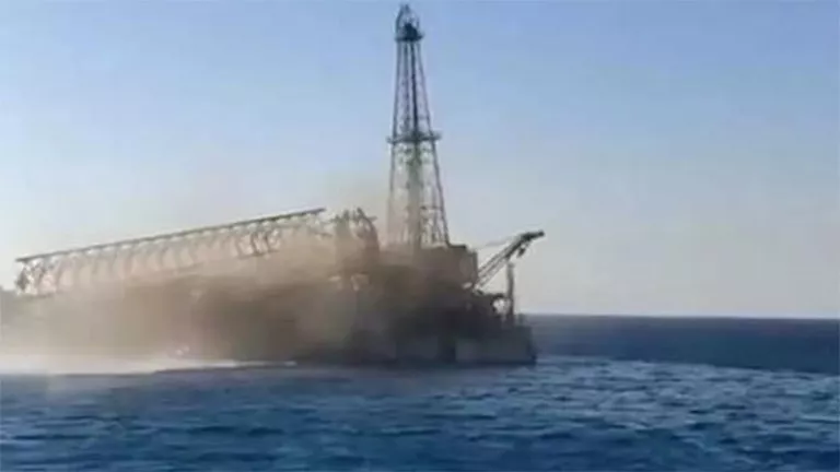 طائرات وسفن للبحث عن مفقودي غرق حفار جبل الزيت بخليج السويس