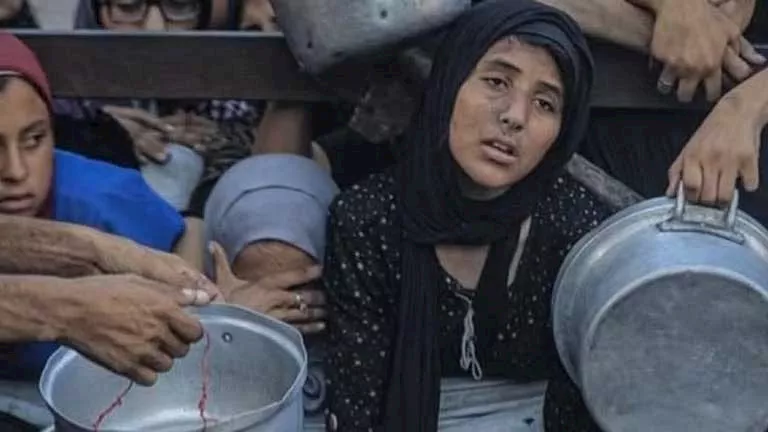 إسرائيل تدرس محاصرة التجمعات السكانية بغزة مع منع الطعام والماء