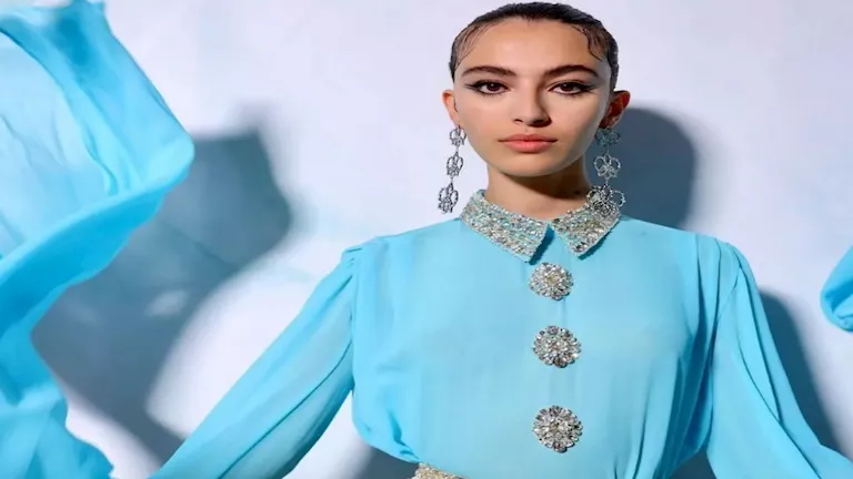 خطفت الأنظار في أسبوع الموضة.. من هي عارضة الأزياء أميرة الزهير؟