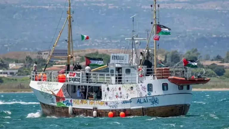 قادة بالجيش الإسرائيلي: نستعد لسيناريوهات عدة للتعامل مع السفينة “حنظل