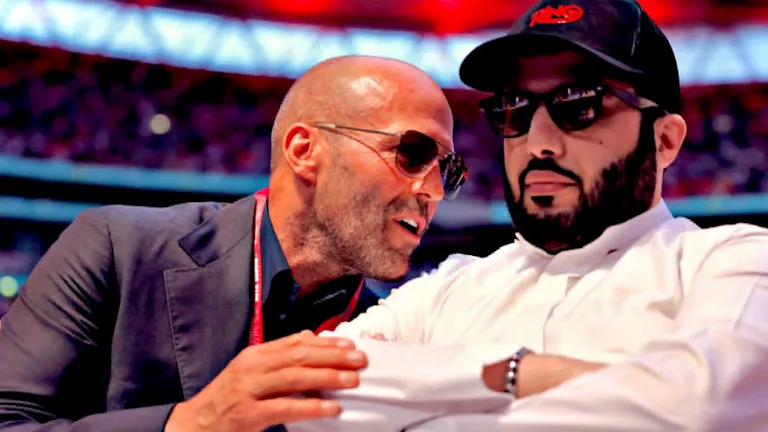 صورة تلقائية تجمع بين المستشار تركي آل الشيخ و النجم Jason Statham