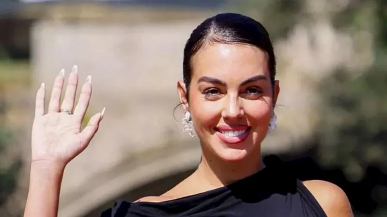 بـ فستان جذاب.. 6 صور ساحرة لإطلالة جورجينا في أحدث ظهور