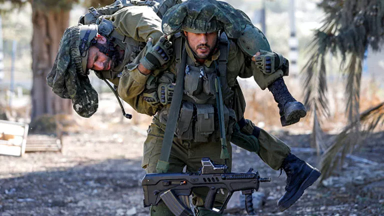 الجيش الإسرائيلي: إصابة ضابط ومقاتلين إثر انفجار عبوة ناسفة في قطاع غز