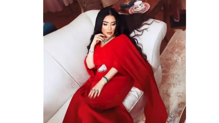 6 صور لـ عبير صبري بالأحمر في أحدث ظهور.. وشقيقتها تعلق