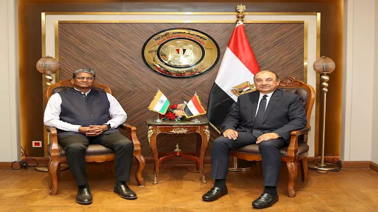 مباحثات بين قطاع الأعمال وسفير الهند بالقاهرة لتعزيز التعاون الصناعي و