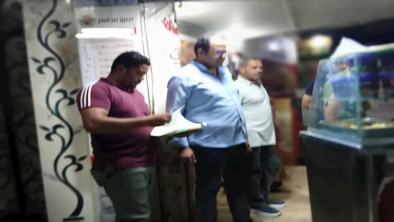 تطورات جديدة في حادث تسمم الفيوم.. 42 مصابًا بعد تناول وجبات سوري