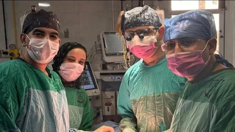 فريق طبي بجامعة أسيوط ينقذ حياة طفل مصاب بارتفاع ضغط الوريد البابي