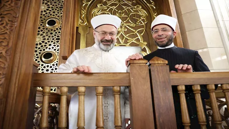 رئيس الشئون الدينية التركي يرفع الأذان من مسجد مصر بالعاصمة الإدارية –