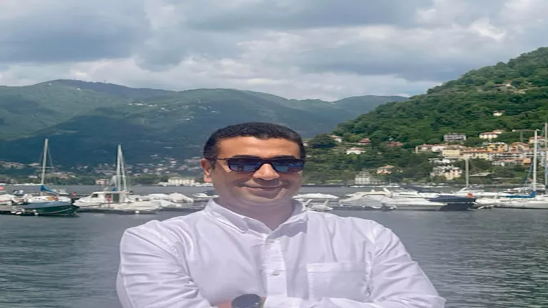 20 عامًا من العمل الميداني.. من هو هاني فؤاد قائد إسعاف وسط الصعيد؟