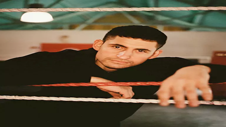 طرح الإعلان الرسمي لفيلم Giant بطولة أمير المصري