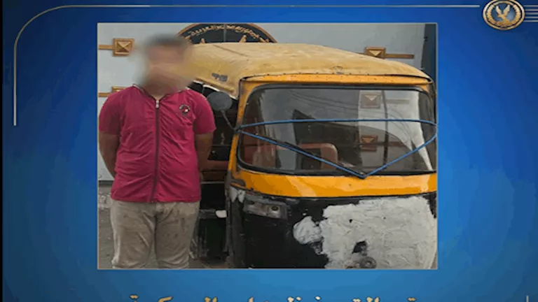 لحظة مروعة.. سائق توك توك يدهس مسنًا ويهرب بالشرقية|فيديو