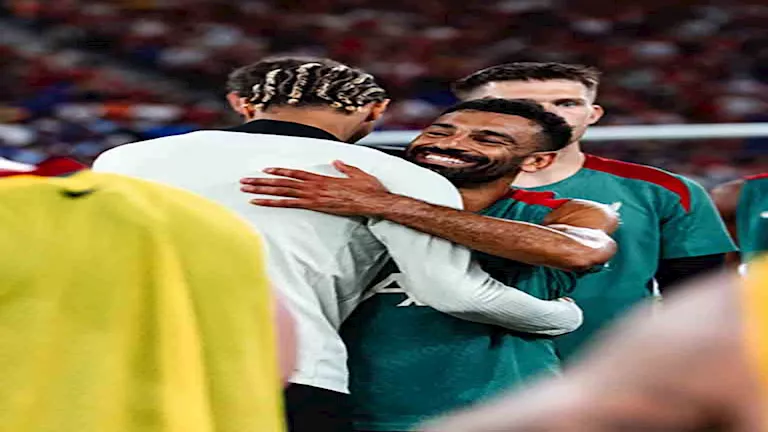 محمد صلاح يرحب بلاعب ليفربول الجديد (صور)