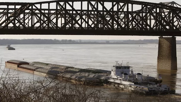 فقدوا أثناء السباحة.. العثور على 3 جثث في نهر المسيسيبي بأمريكا