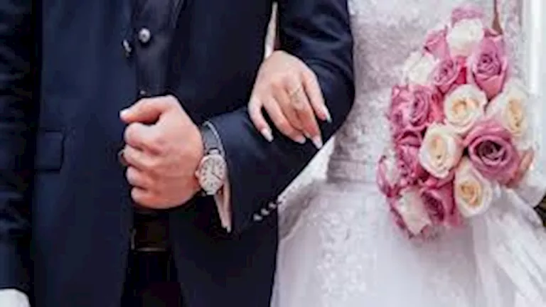 عريس ينطق اسم حبيبته السابقة بالخطأ أثناء مراسم الزواج.. لن تتوقع رد ف