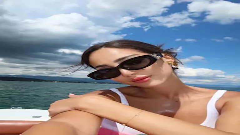 بسمة بوسيل تتألق بإطلالة جريئة وسط البحر..والجمهور يعلق (صور)