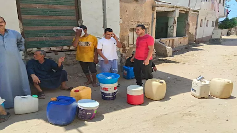 أهالي “المناصرة” بالشرقية يستغيثون: 3 أشهر بلا مياه شرب.. ونشتري الماء