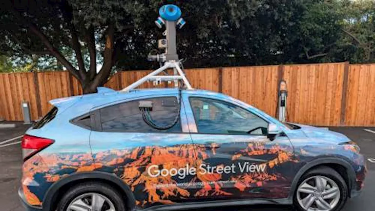 جوجل تعوّض رجلًا التقط عاريًا على “ستريت فيو”